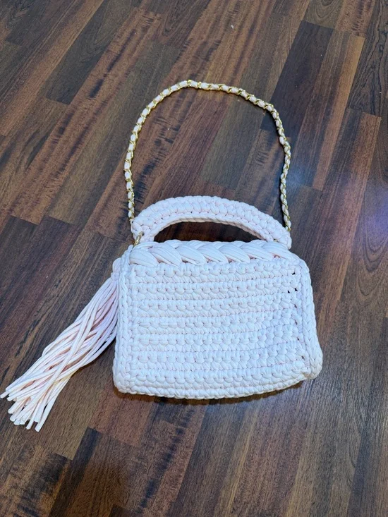 NEW… Handwoven Pink Crochet Shoulder Bag with Gold Chain - Picture 2 of 12